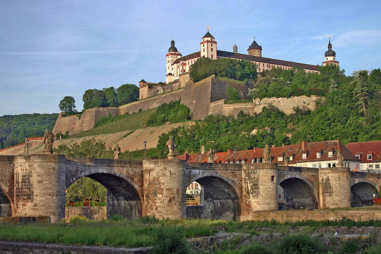 Apartment - Old Main Bridge, Own Garage Parking Space Wurzburg