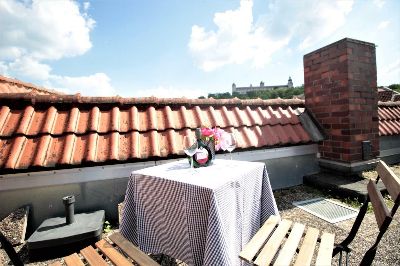 - Old Main Bridge, Own Garage Parking Space * Wurzburg