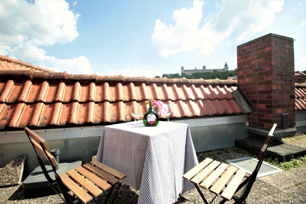 - Old Main Bridge, Own Garage Parking Space Apartment Wurzburg