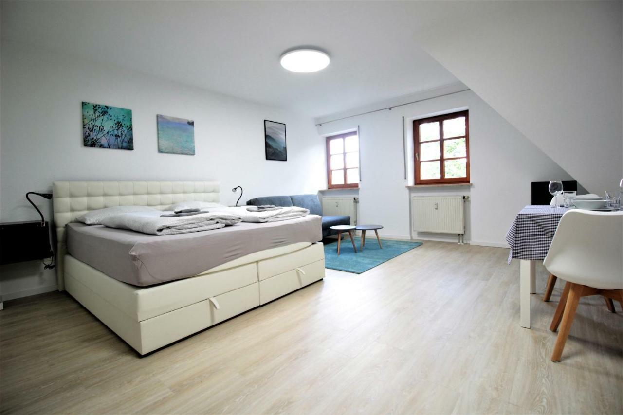 - Old Main Bridge, Own Garage Parking Space Apartment *