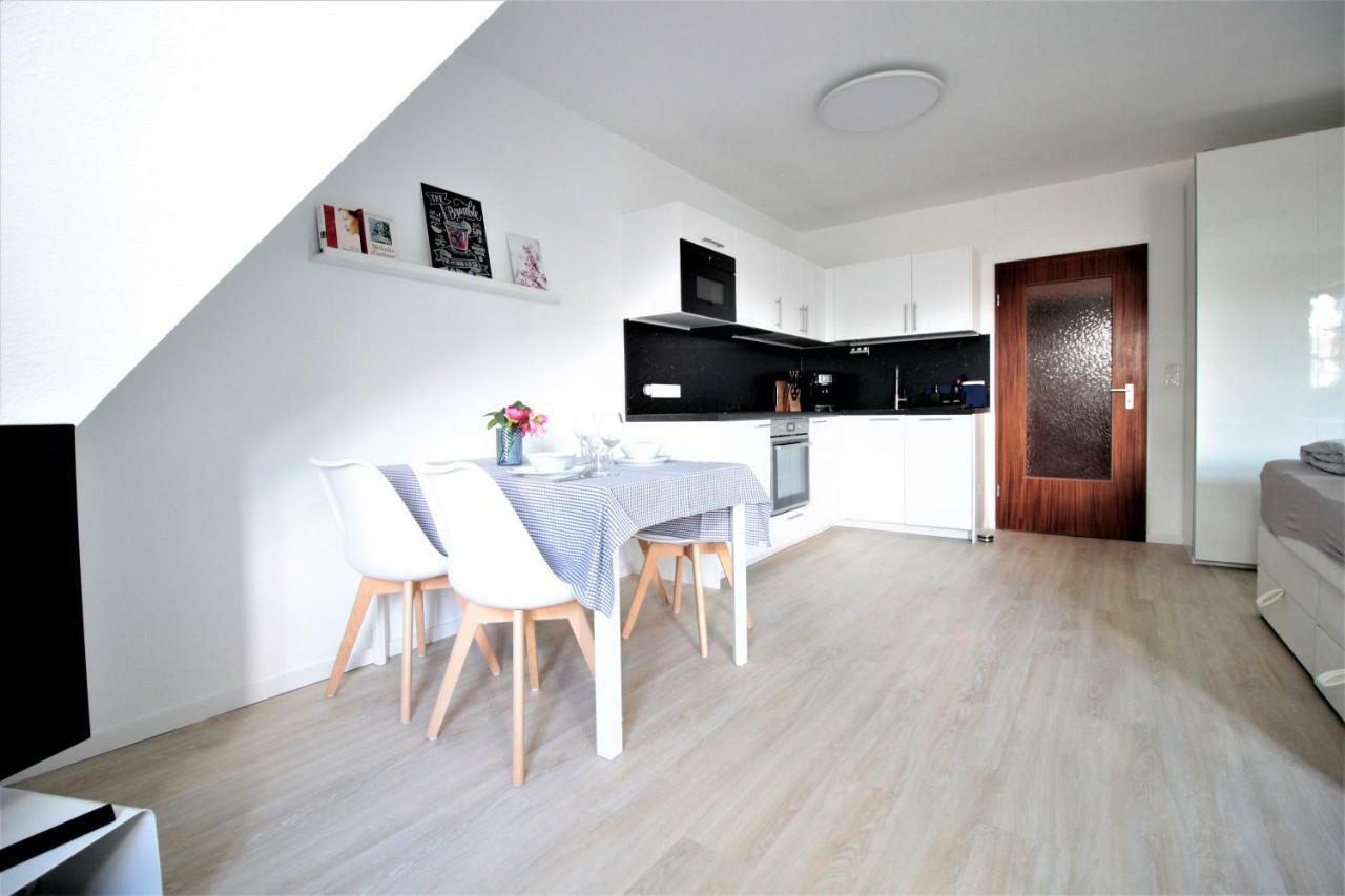 - Old Main Bridge, Own Garage Parking Space Apartment *