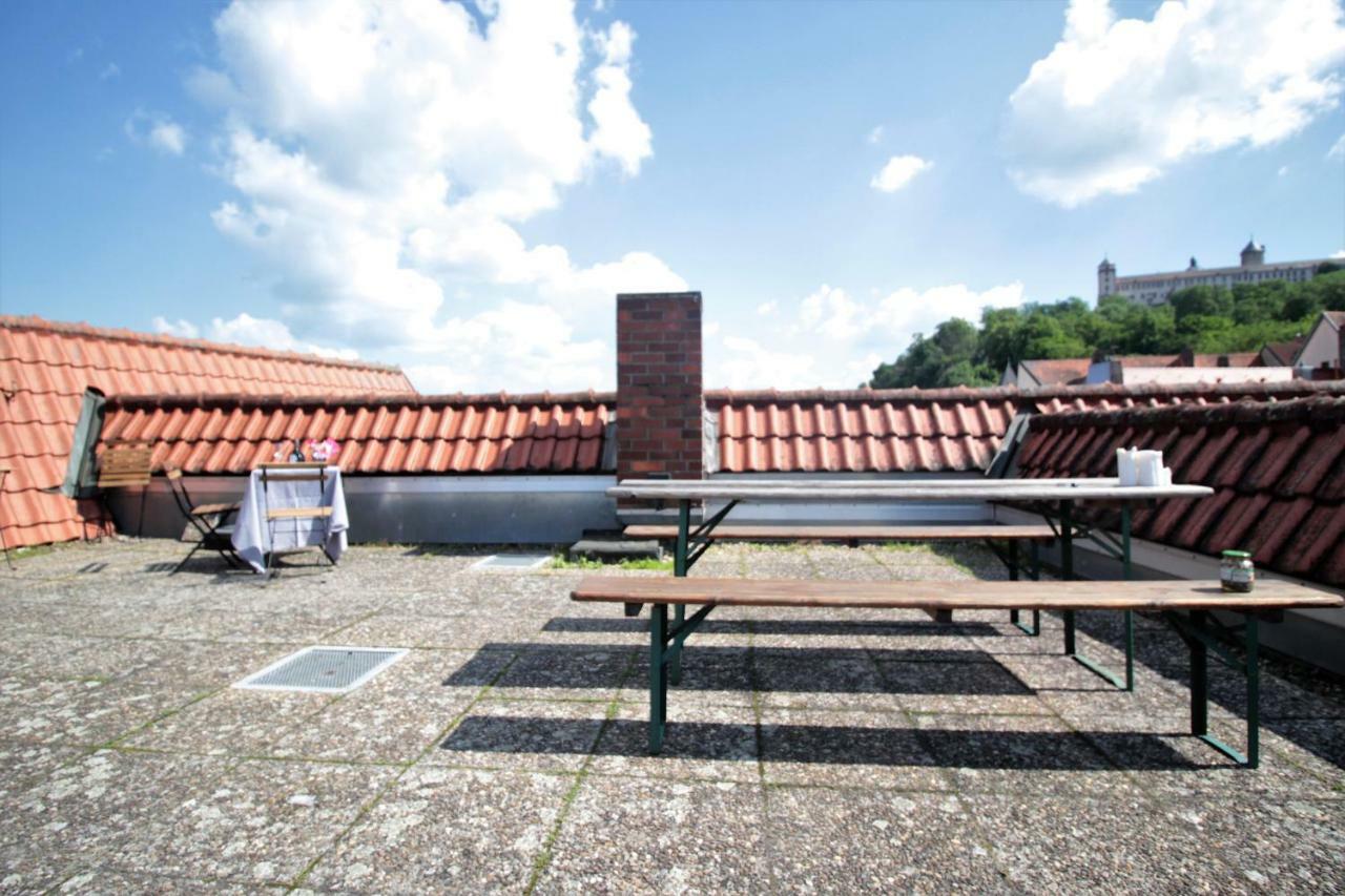 - Old Main Bridge, Own Garage Parking Space Wurzburg